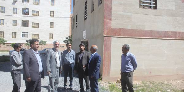 فرماندار از مجتمع مسکونی مهر شفق خمین بازدید کرد