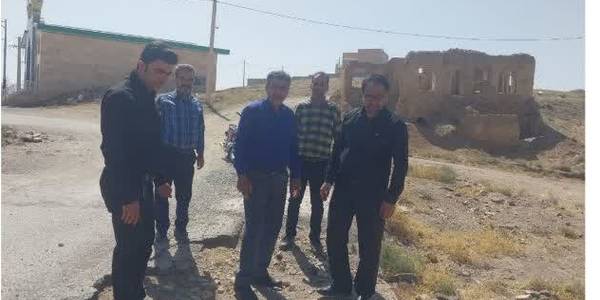 بازدید فرماندار به اتفاق اعضای شورای اسلامی بخش مرکزی از پروژه بهسازی معابر روستای ذادق آباد