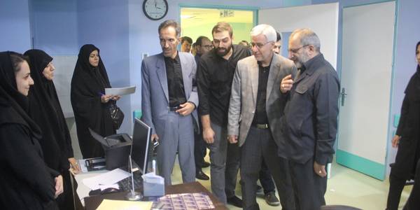 استاندار مرکزی از فعالیت گروه جهادی پزشکی میثاق در خمین بازدید کرد