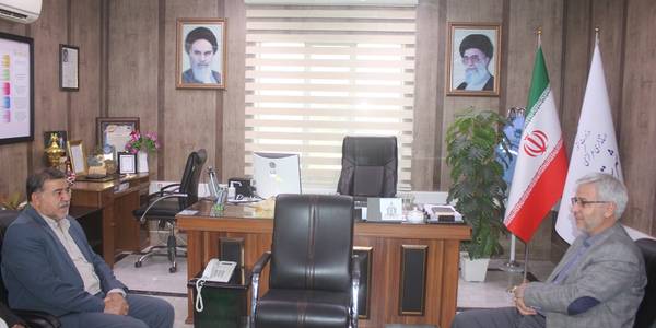 نشست رئیس مرکز تحقیقات و آموزش کشاورزی و منابع طبیعی استان با فرماندار شهرستان خمین