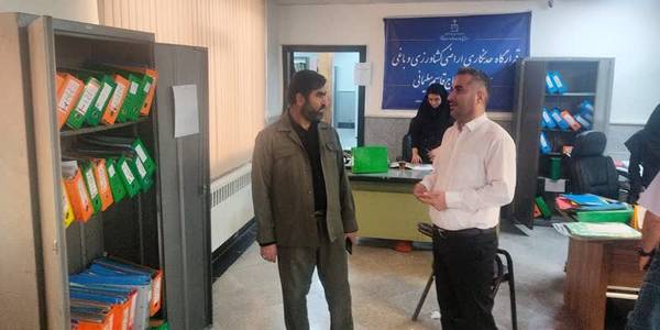 بازدید سرزده آقازیارتی فرماندار فراهان از ادارات شهرستان