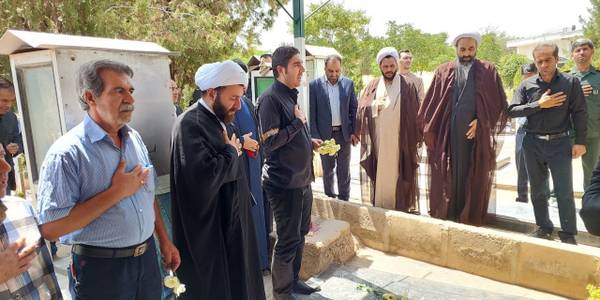 گلباران قبور شهدا همزمان با ورود امام جمعه جدید شهر نیم‌ور