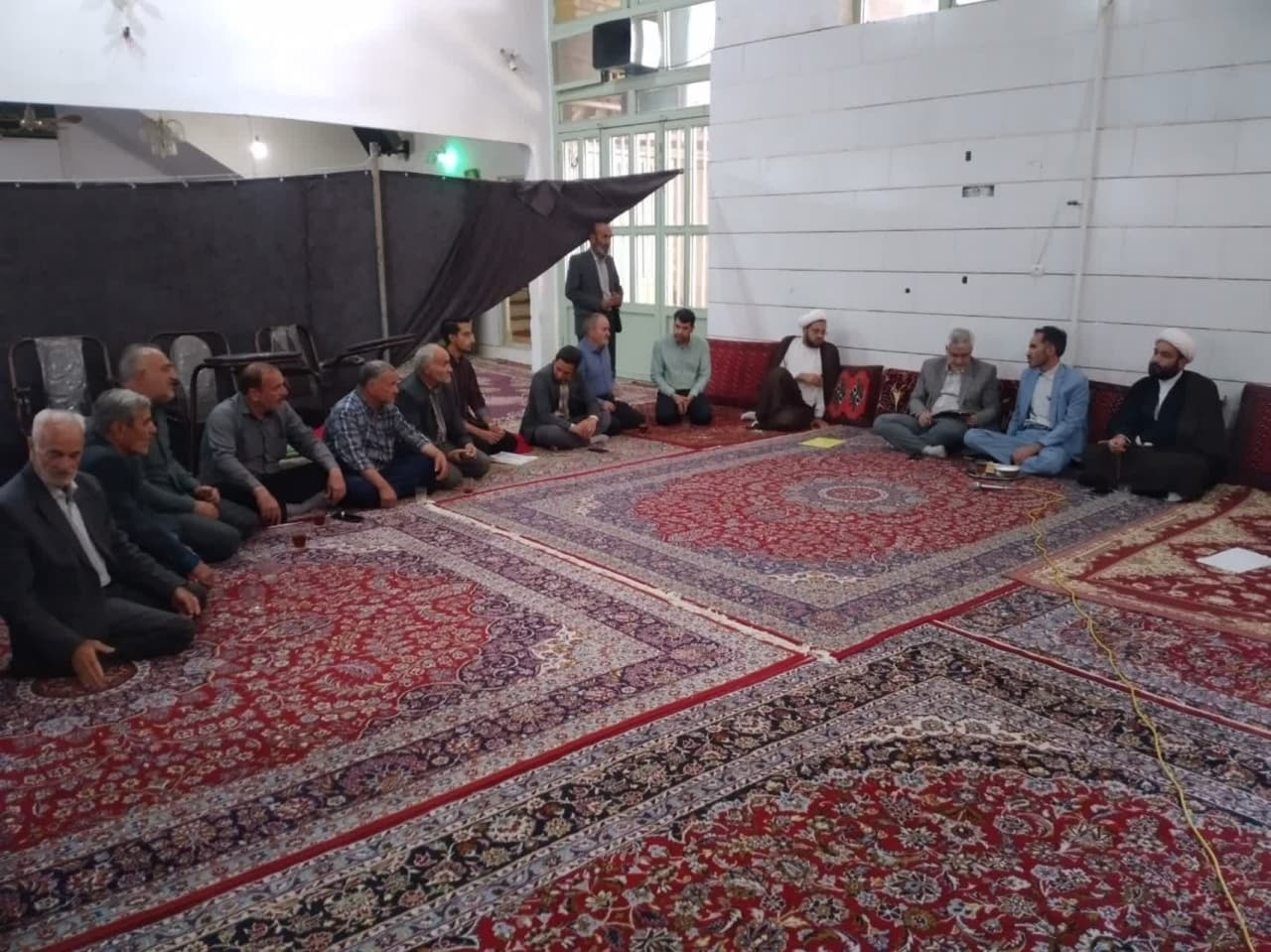 نشست بررسی مسائل و مشکلات محله پائین بند خمین برگزار شد