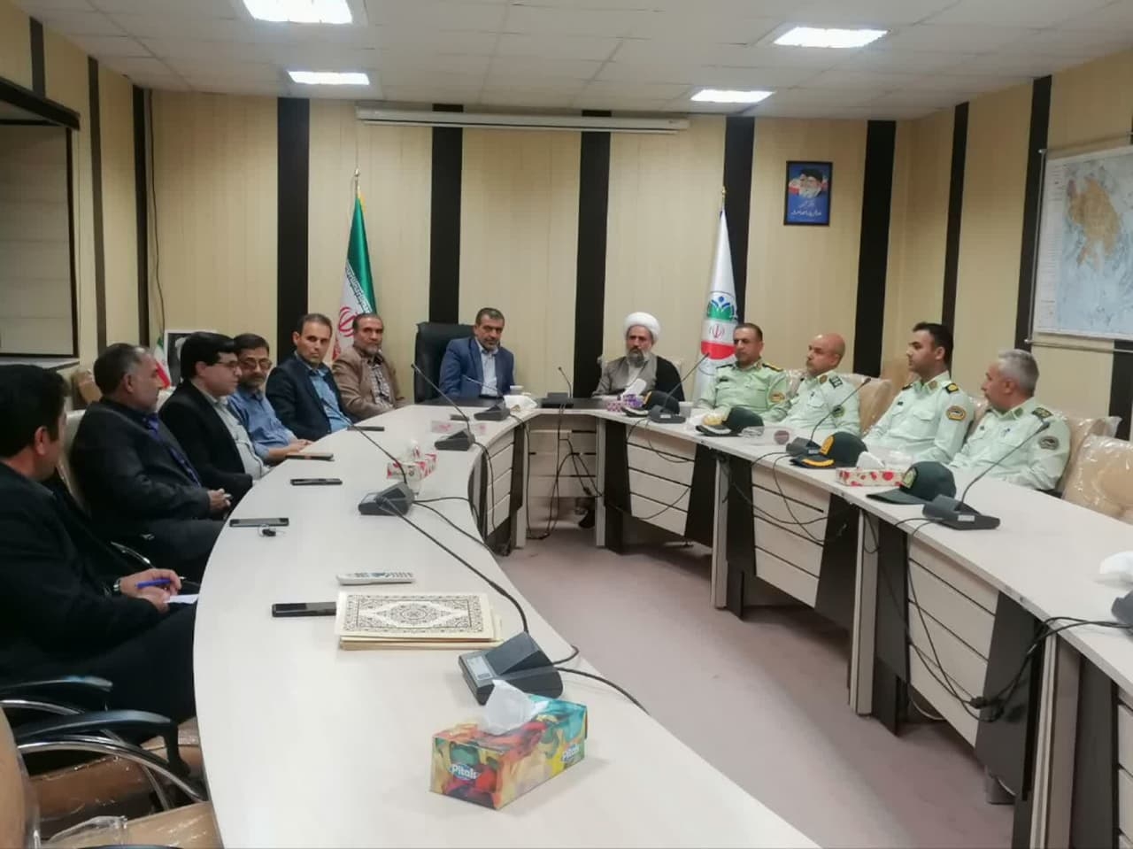 مراسم تجلیل و تقدیر از زحمات فرمانده انتظامی شهرستان و جانشین و رئیس کلانتری زاویه