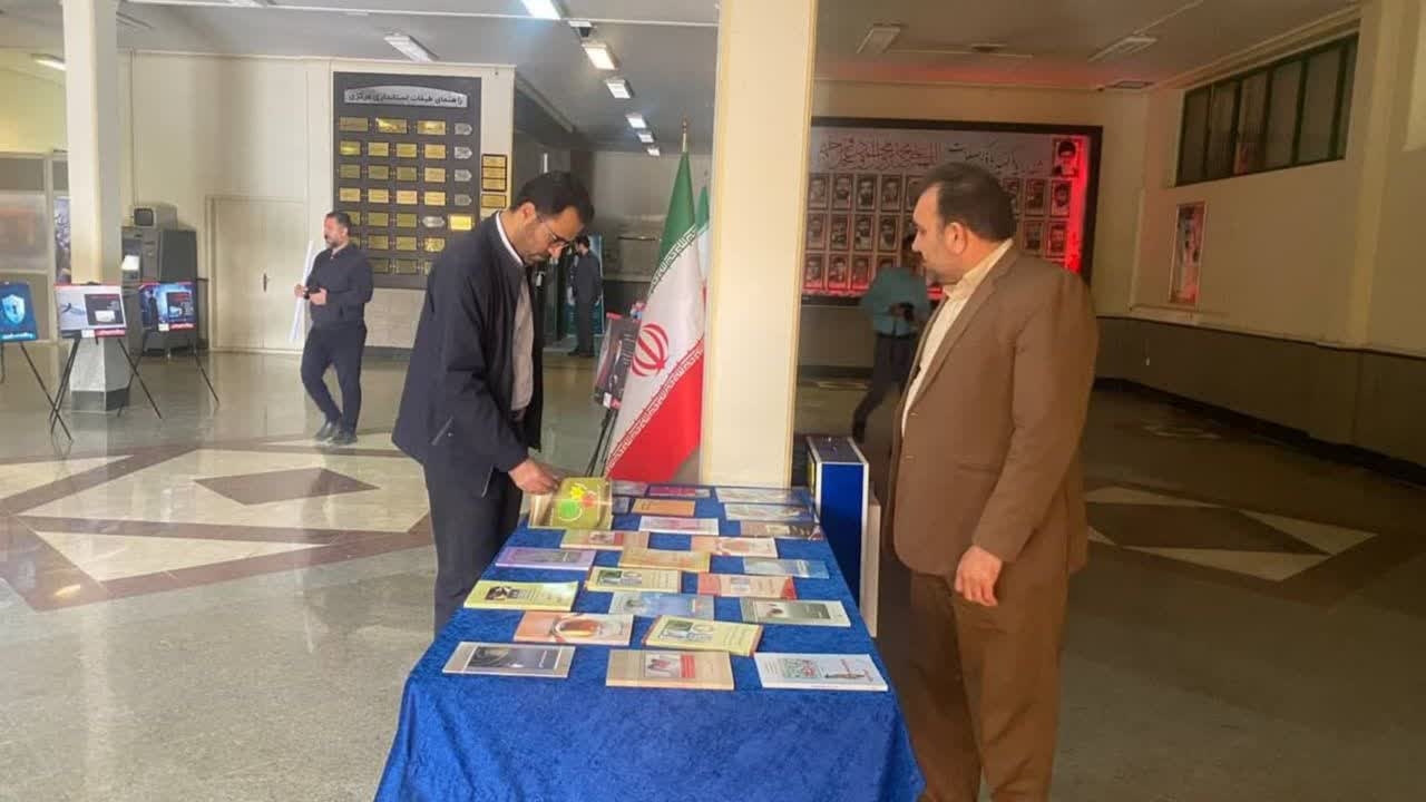افتتاح نمایشگاه کتاب و عکس با حضورپزشگ نیا، مدیرکل محترم پدافند غیرعامل، در سالن استانداری برگزار شد.