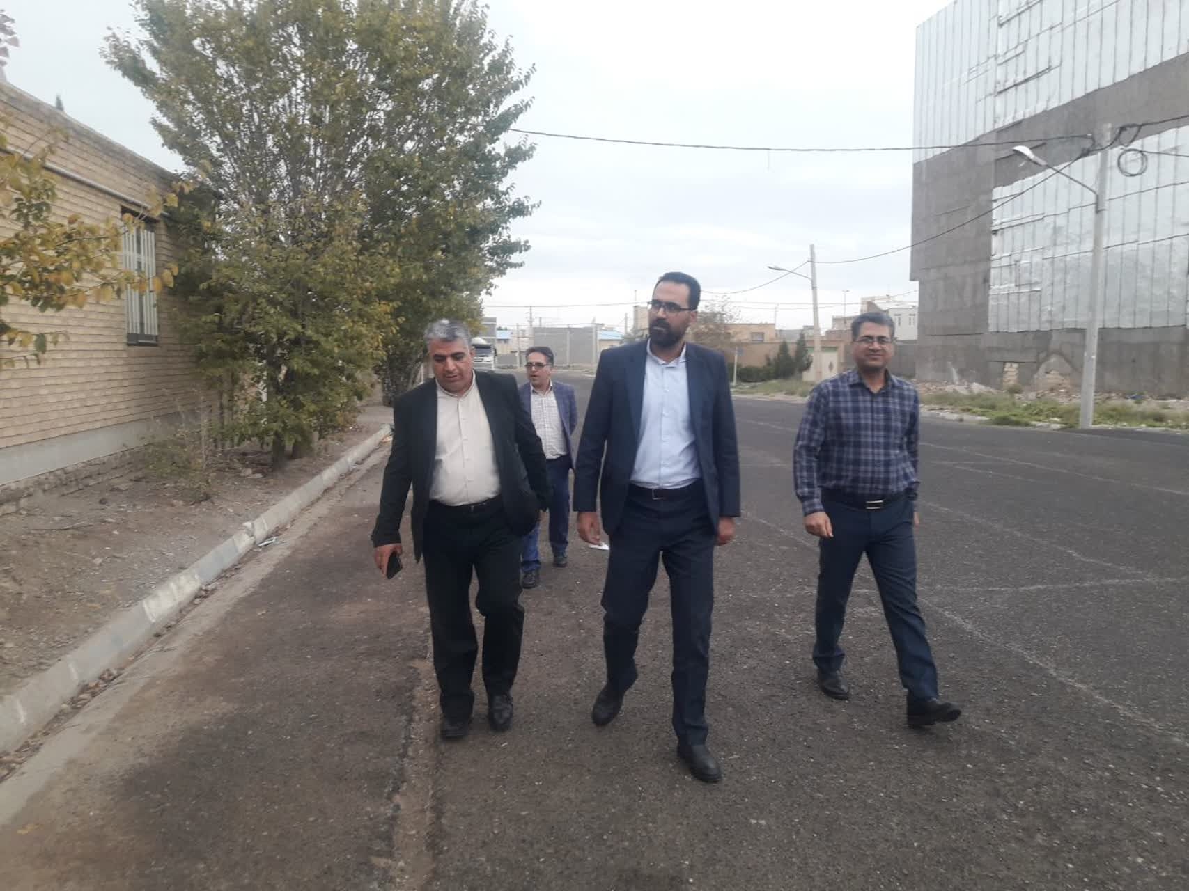 بازدید پزشگ نیا ،مدیرکل محترم پدافند غیر عامل به همراه کریمی رئیس اداره کل ثبت احوال استان از ساختمان ثبت احوال شهرستان زرندیه