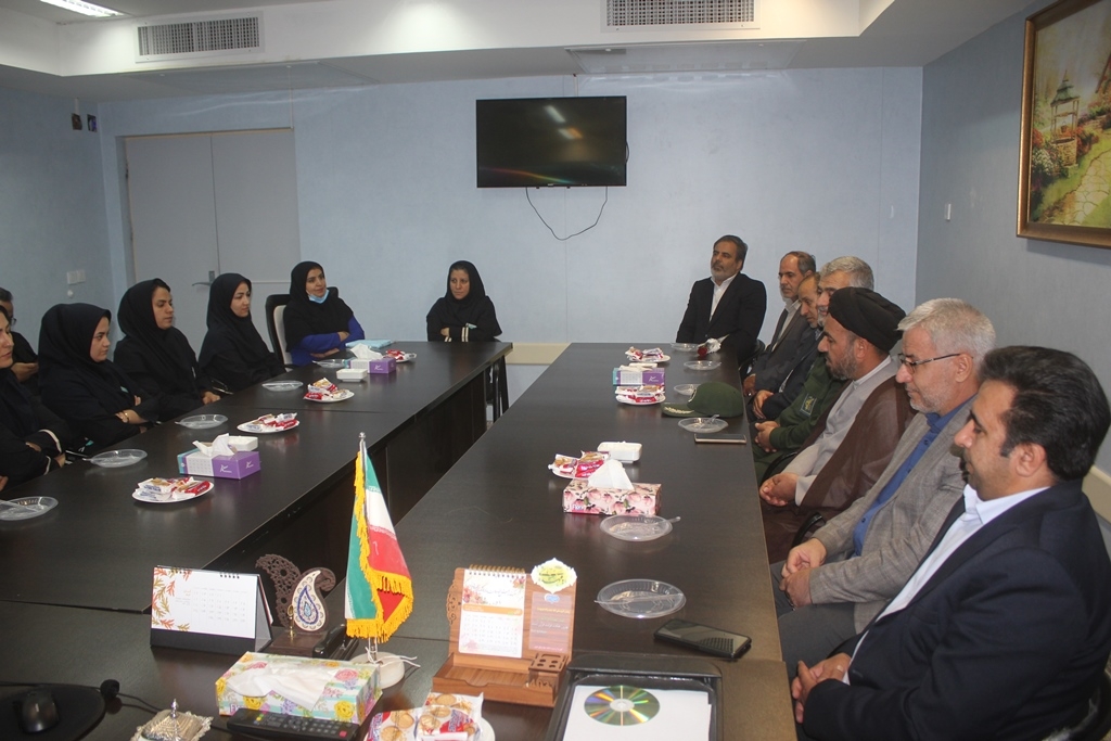 نشست فرماندار و امام جمعه با سرپرستاران و مسئولان بخش های بیمارستان فاطمه الزهرا (س) خمین برگزار شد