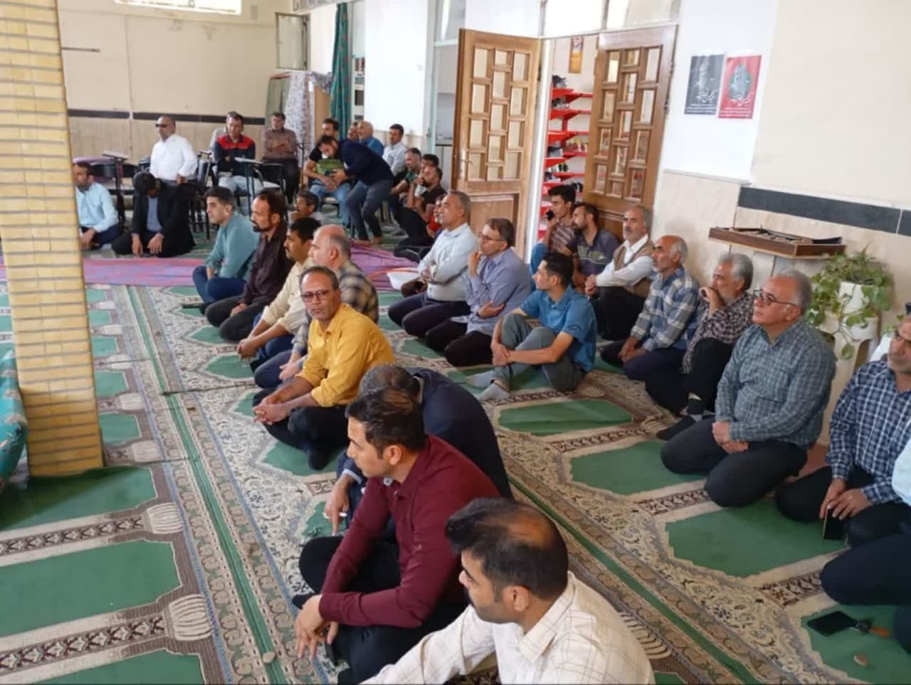 حضور فرماندار در بین اهالی روستاهای مجتمع و حکیم آباد و پاسخگویی به سوالات