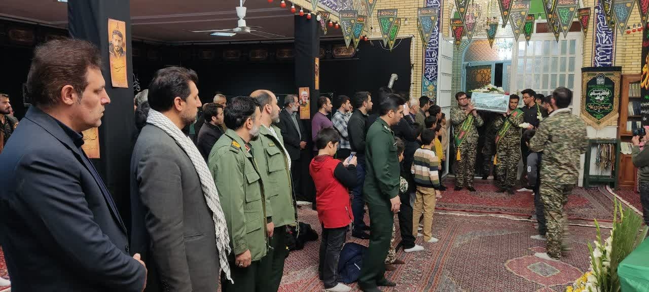 مراسم شبی با شهدا  با حضور مهندس وروانی فراهانی فرماندار، سردار عسگری معاون سپاه روح الله استان،معاون فرماندار و سرپرست بخشداری مرکزی،فرمانده ناحیه مقاومت بسیج و مردم ولایتمدار شهر آشتیان در مسجد حضرت فاطمه زهرا (س) برگزار گردید.