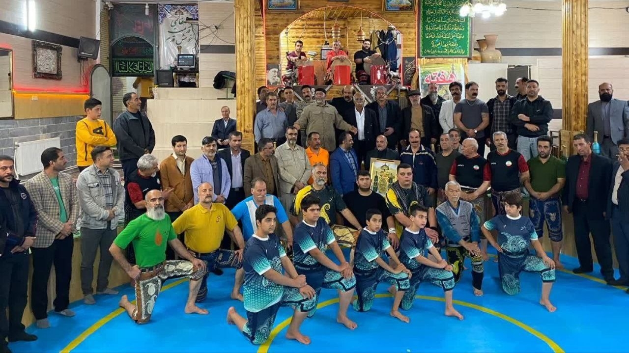 مراسم ورزش زورخانه ای و باستانی با حضور باستانی‌کارانی از چند شهر در محلات برگزار شد.