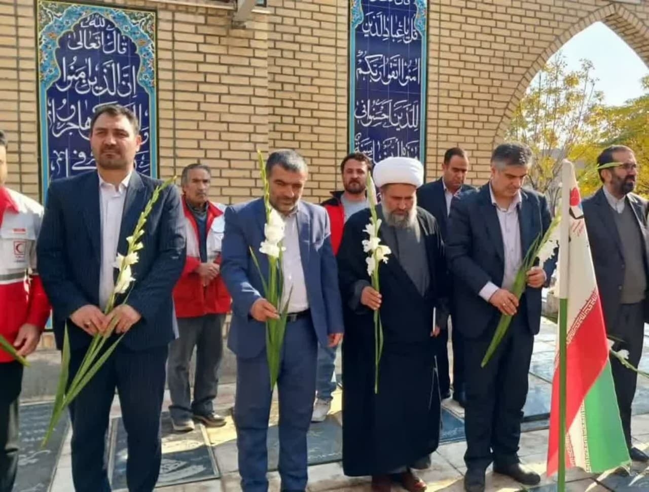 ادای احترام اســـــــــــــتاندار مرکزی به شهدای شهرستان زرندیه
