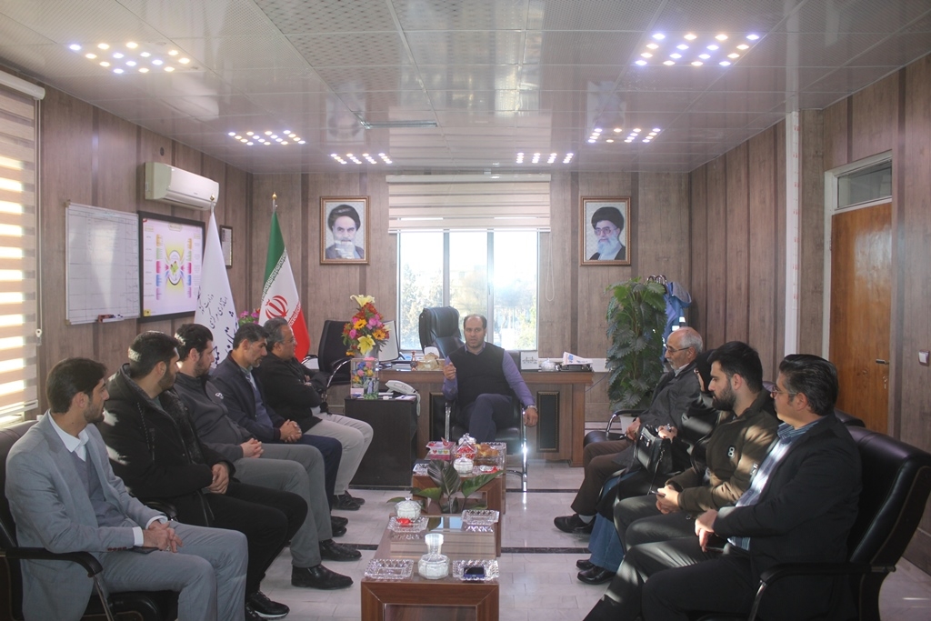نشست سرپرست فرمانداری با خبرنگاران و اصحاب رسانه و ادمین های کانال های مجازی شهرستان خمین برگزار شد