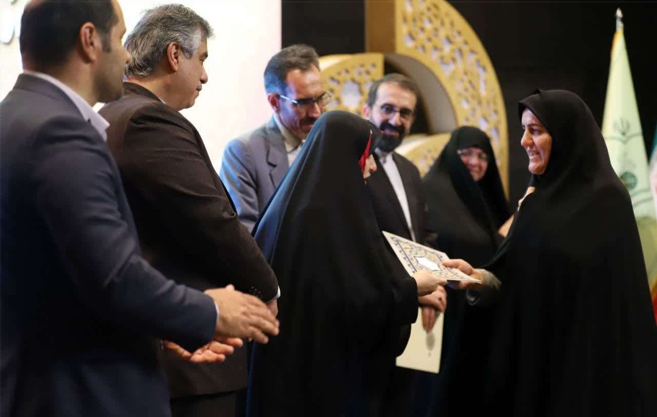 اولین بخشدار زن استان مرکزی در دولت چهاردم در شهرستان خمین منصوب شد