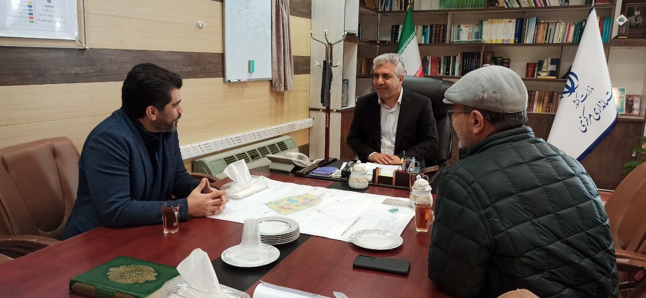 جلسه بررسی وضعیت تنش آبی و تامین آب فضای سبز اراک برگزار شد.