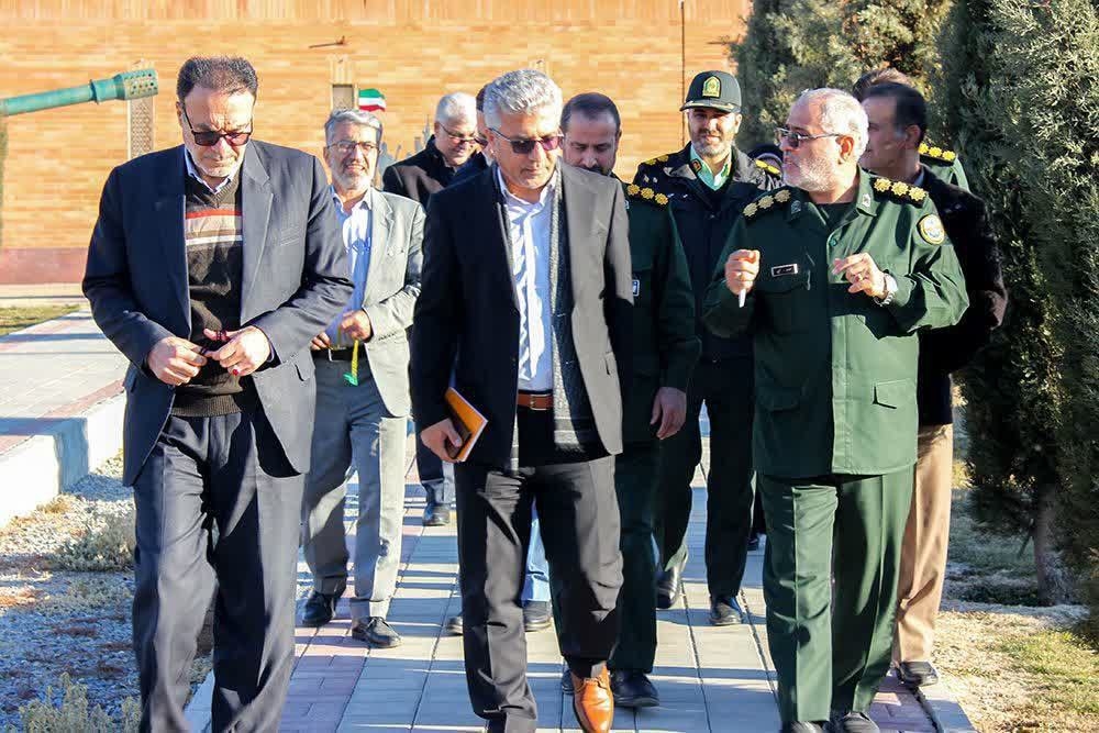 بازدید جمعی از مسئولان از مرکز فرهنگی و موزه دفاع مقدس