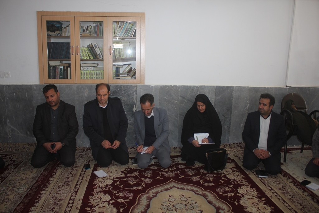 نشست بررسی مسائل و مشکلات روستای جهان قلعه شهرستان خمین برگزار شد