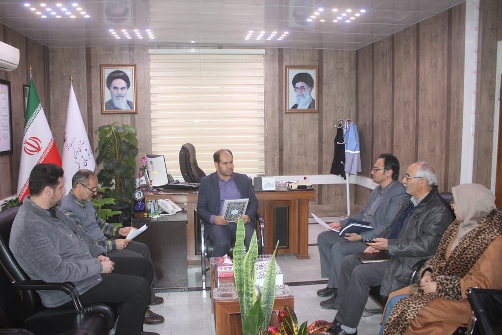 نشست خبری سرپرست فرمانداری با اصحاب رسانه و مطبوعات شهرستان خمین برگزار شد