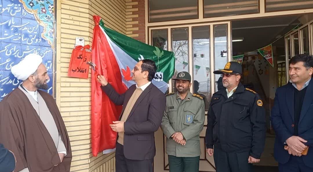 نواخته شدن زنگ انقلاب در شهرستان خنداب