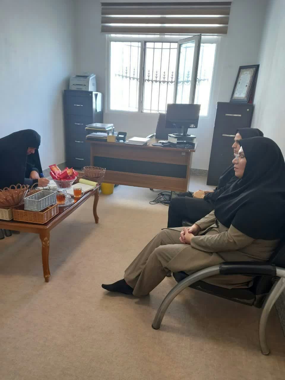 به مناسبت دهه مبارک فجرانقلاب اسلامی مفتح زاده مدیرکل دفترامور زنان وخانواده استانداری ازخانه تلاش وخانه سلامت اراک بازدید نمود.