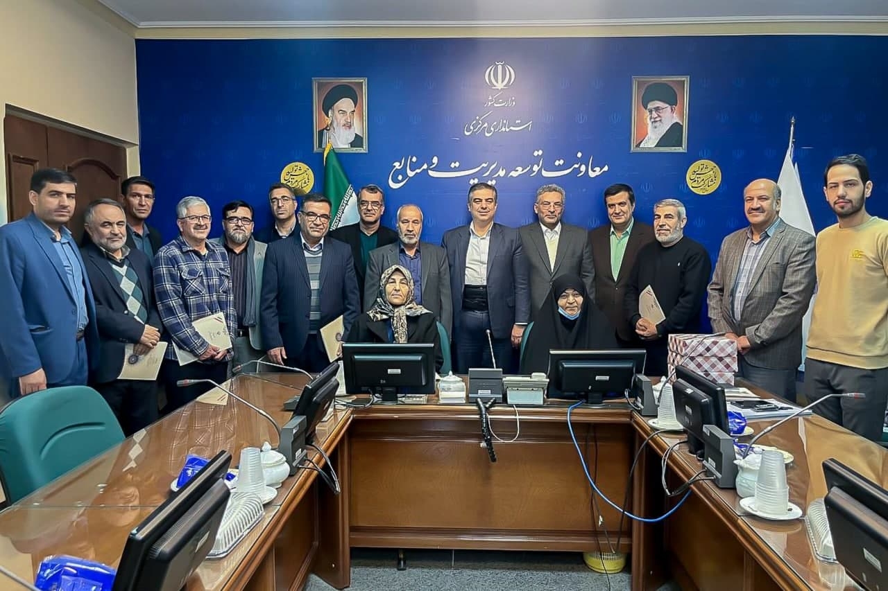 تقدیر و تکریم بازنشستگان استانداری