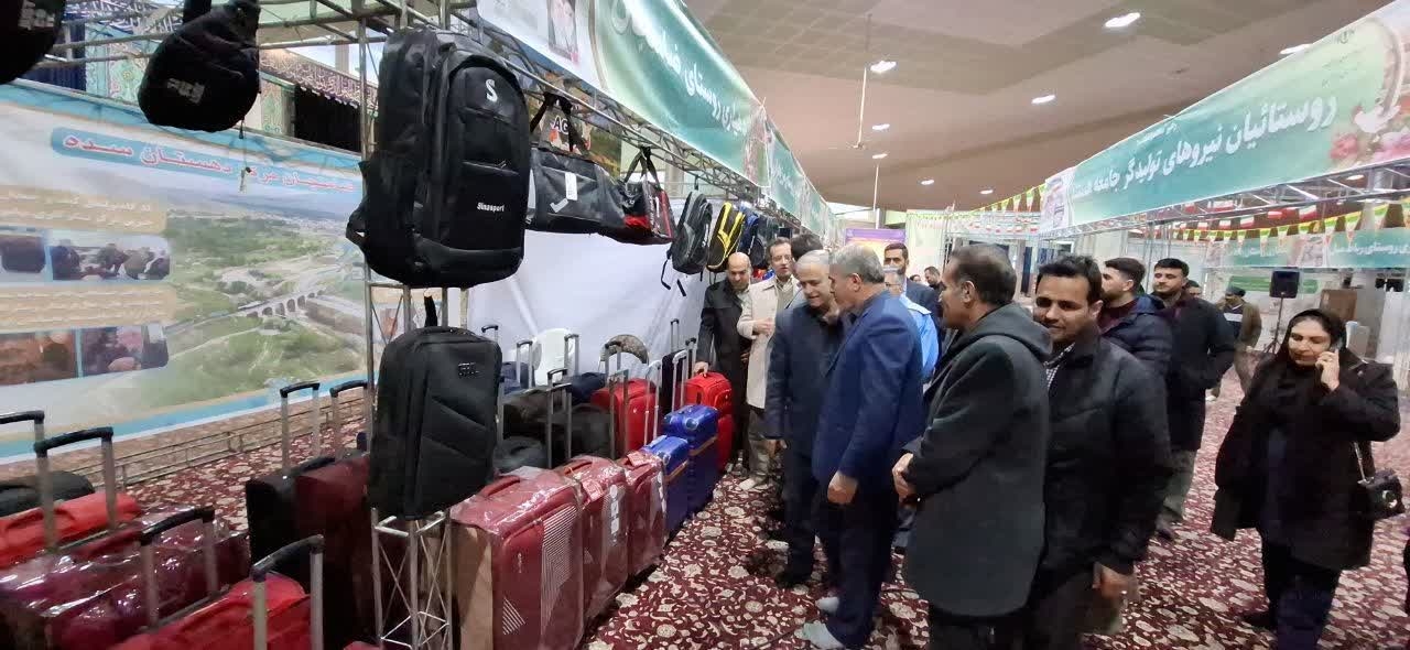 بازدید دکتر حمیدی سرپرست فرمانداری از نمایشگاه توانمندی‌های روستایی