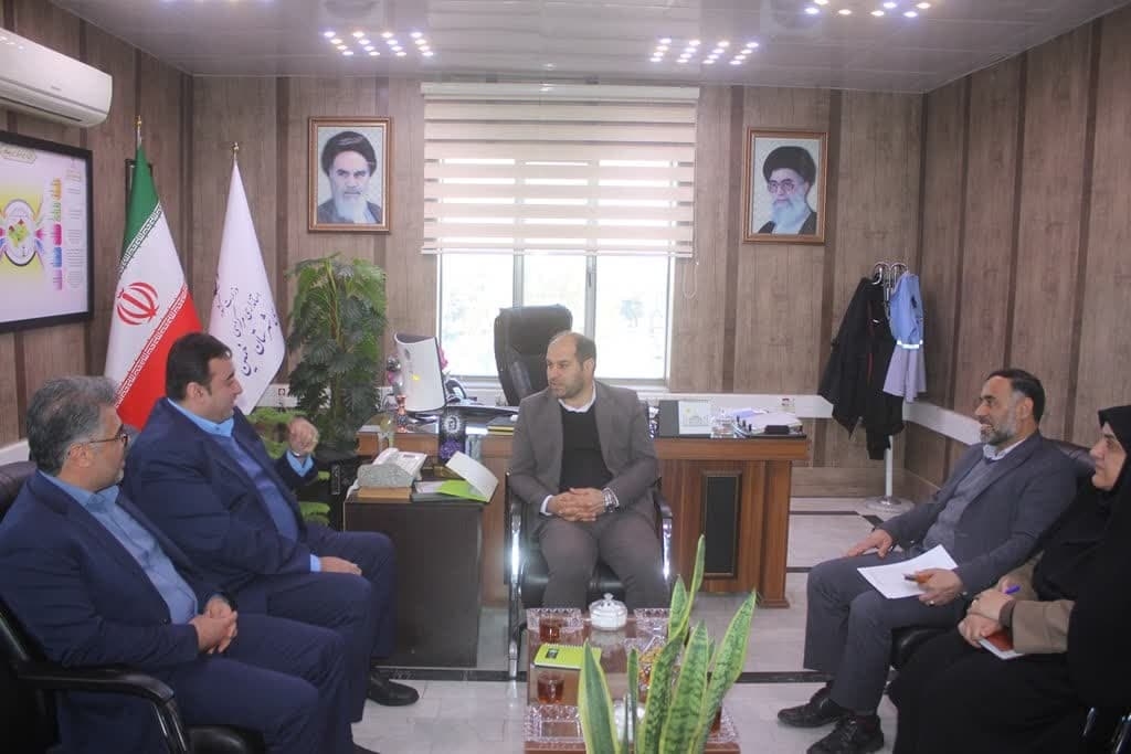 نشست مدیر عامل بانک قرض الحسنه مهر ایران استان با فرماندار شهرستان خمین برگزار شد