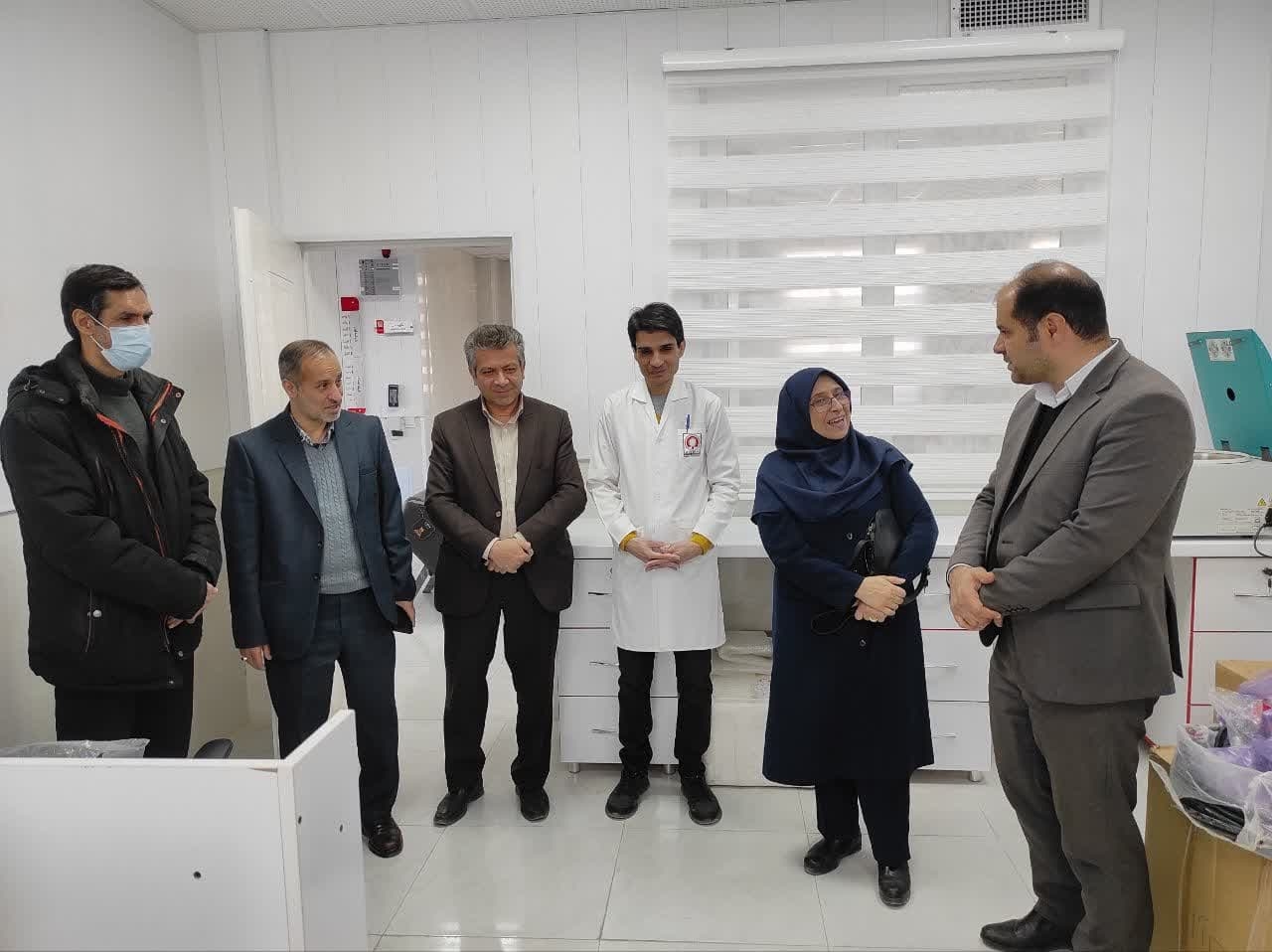 فرماندار و مدیر کل انتقال خون استان از پایگاه انتقال خون خمین بازدید کردند