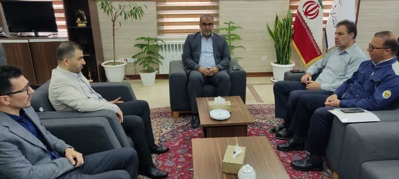 نشست سرمایه‌گذار احداث نیروگاه خورشیدی با سرپرست فرمانداری شهرستان آشتیان