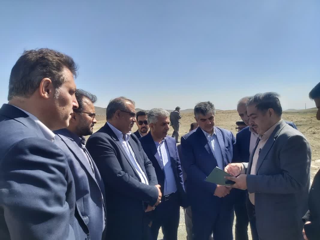 بازدید دکتر زندیه وکیلی استاندار مرکزی از پروژه آسفالت روستای آهو تا گردنه گیان