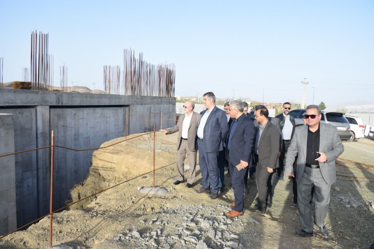 بازدید میدانی استاندار مرکزی از پروژه احداث بیمارستان جدید محلات