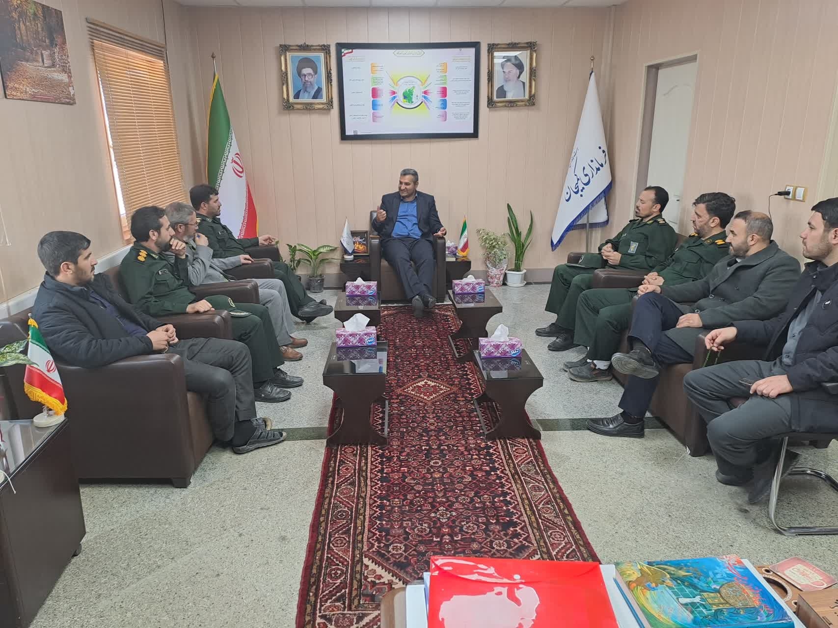 دیدار نوروزی جانشین سپاه ناحیه بسیج شهرستان به اتفاق همکاران با دکتر مددی فرماندار شهرستان