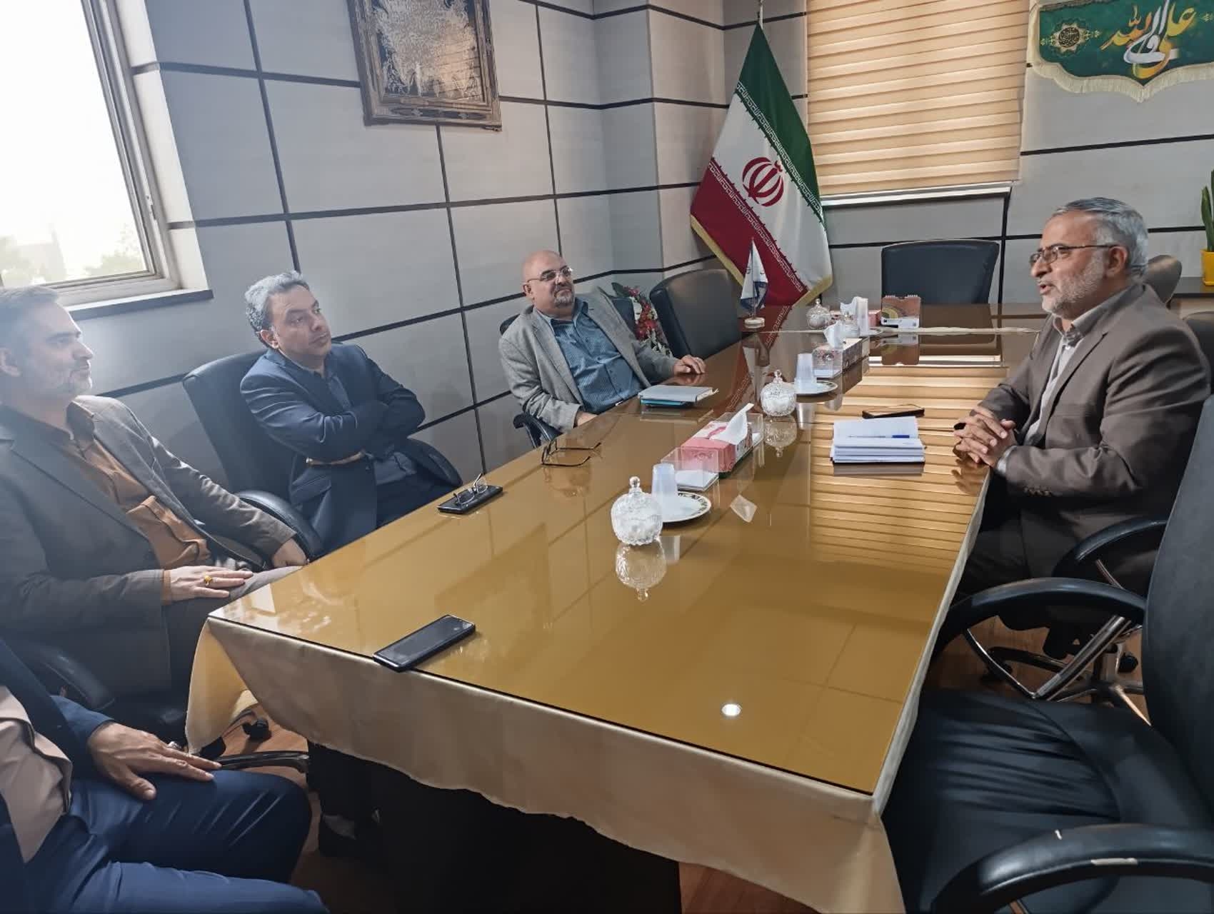 بازدید سرپرست دفتر برنامه ریزی،بودجه و تحول اداری به همراه آقایان دکتر فخاری و دکتر وکیلی از مدیران ارشد سازمان اداری وامور استخدامی با هدف ارزیابی آخرین وضعیت  میدانی و تسریع در راه اندازی مجتمع اداری شهرستان دلیجان صورت