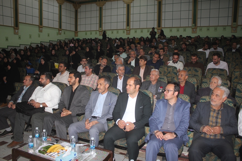 آئین گرامیداشت هفته معلم و تکریم از معلمان شهرستان خمین برگزار شد