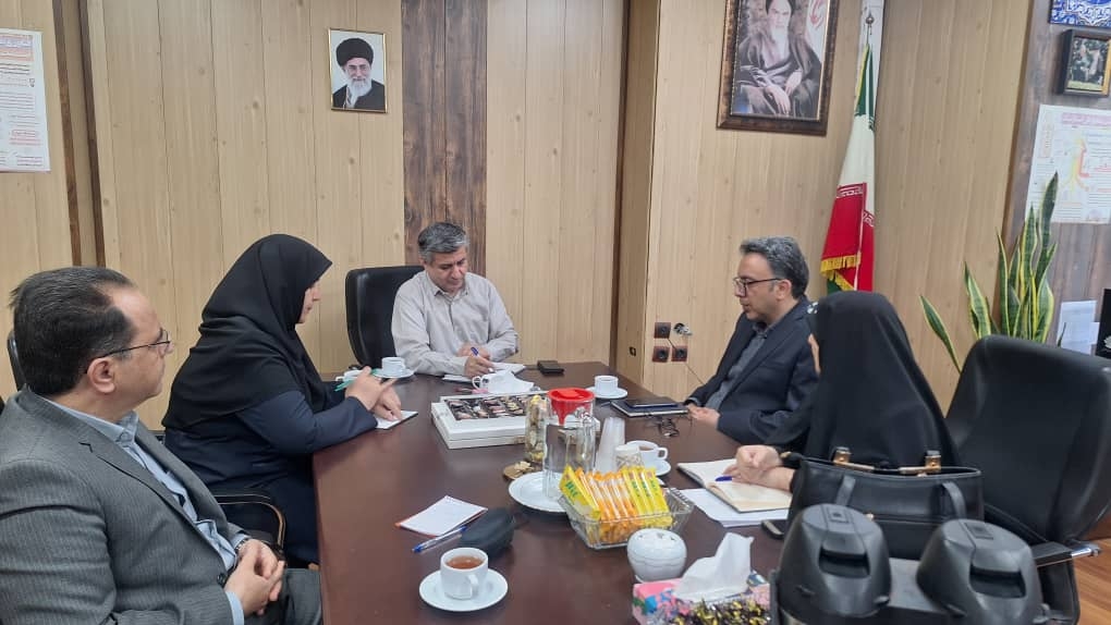 نشست هم اندیشی مرکز مطالعات راهبردی وزارت کشور و دفتر برنامه‌ریزی، بودجه و تحول اداری استانداری مرکزی در محل وزارت کشور برگزار شد.
در این نشست که مدیرکل دفتر و همکاران گروه آموزش حضور داشتند، پیشران های دفتر برنامه ریزی استانداری مرکزی مطرح و رهنمودها و خط مشی مرکز مطالعات برای همکاران حاضر تشریح گردید.