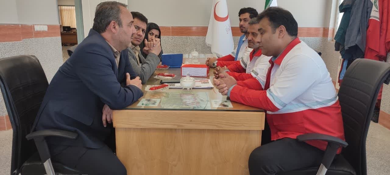 بازدید فرماندار از جمعیت هلال احمر شهرستان زرندیه