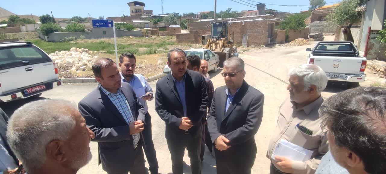 بازدید فرماندار از روستای وسمق از توابع بخش خرقان در راستای رفع مشکلات روستا
