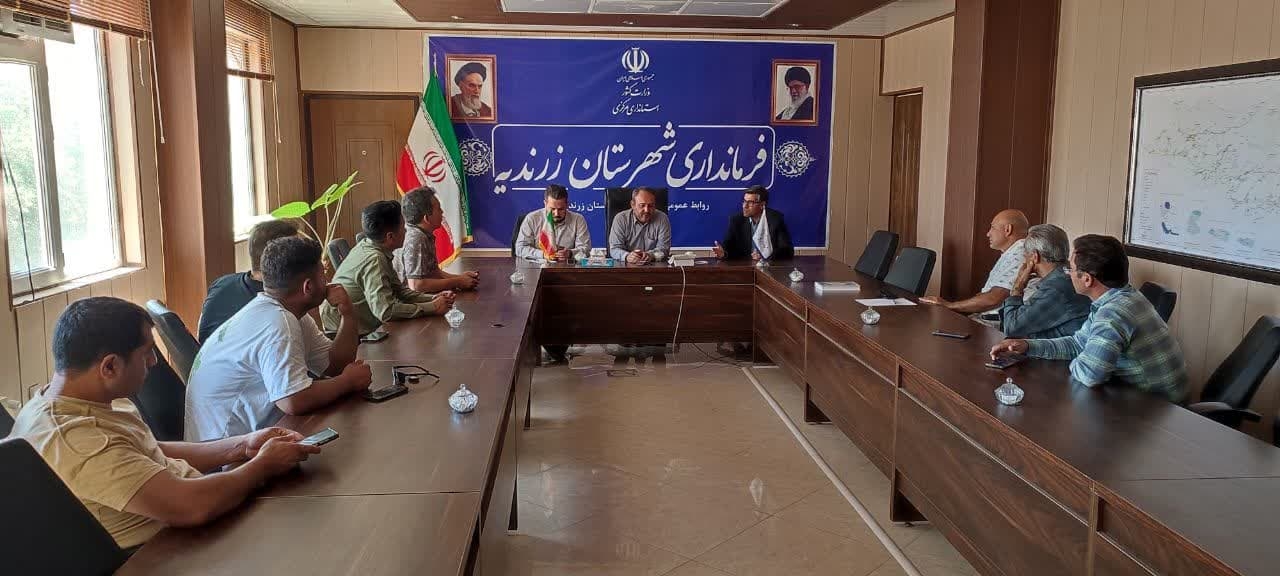 دیدار فرماندار با تعـدادی از صاحبان صنایع شهرستان