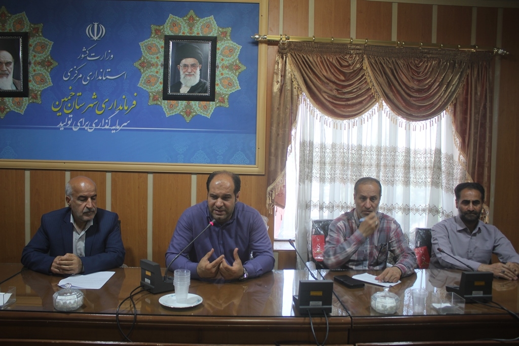 نشست فرماندار با متقاضیان طرح جوانی جمعیت پروژه مسکن ملی در خمین برگزار شد