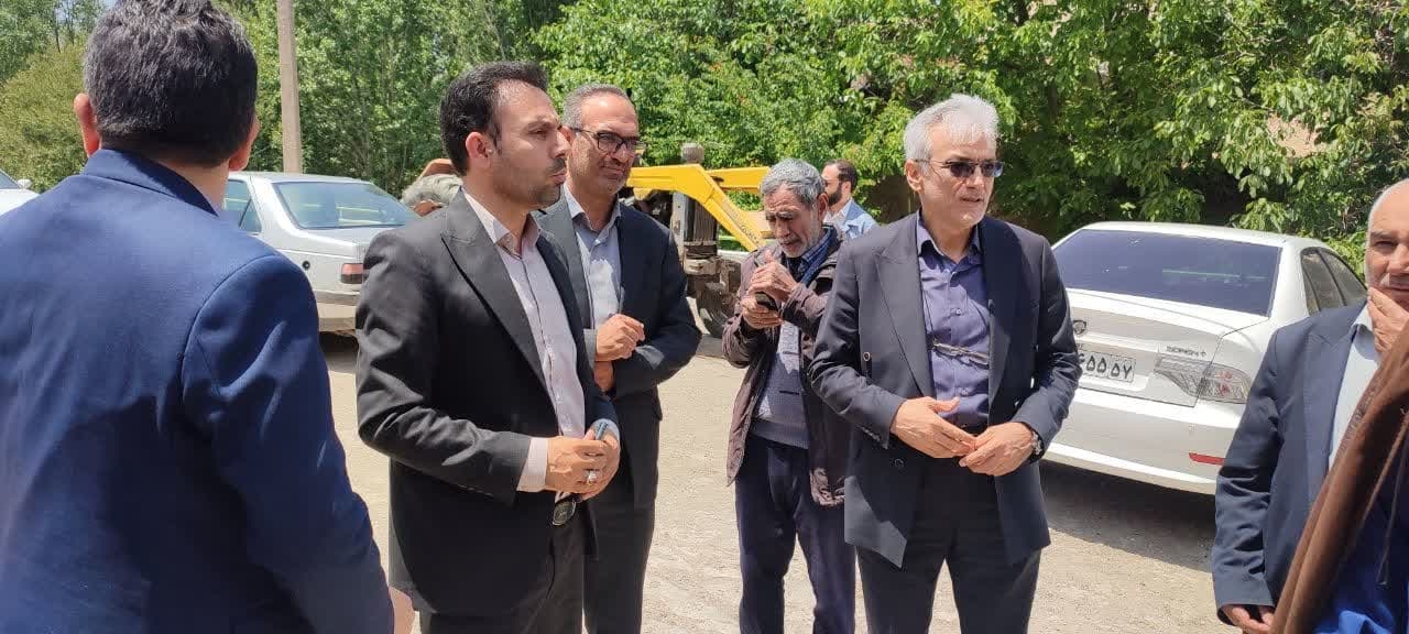 بازدید میدانی دکتر احمدی از روستای چاناقچی علیا
دکتر احمدی سرپرست فرمانداری زرندیه به همراه نماینده مجلس و جمعی از مدیران استانی و شهرستانی از روستای چاناقچی علیا بازدید کرد و در جریان مسائل و مشکلات این منطقه قرار گرفت.