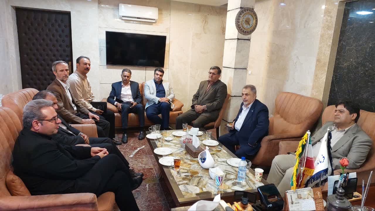 دیدار مدیرکل دفتر تجهیز و توسعه زیرساخت‌ و سرمایه‌گذاری سازمان تعاون روستایی ایران با فرماندار شهرستان محلات