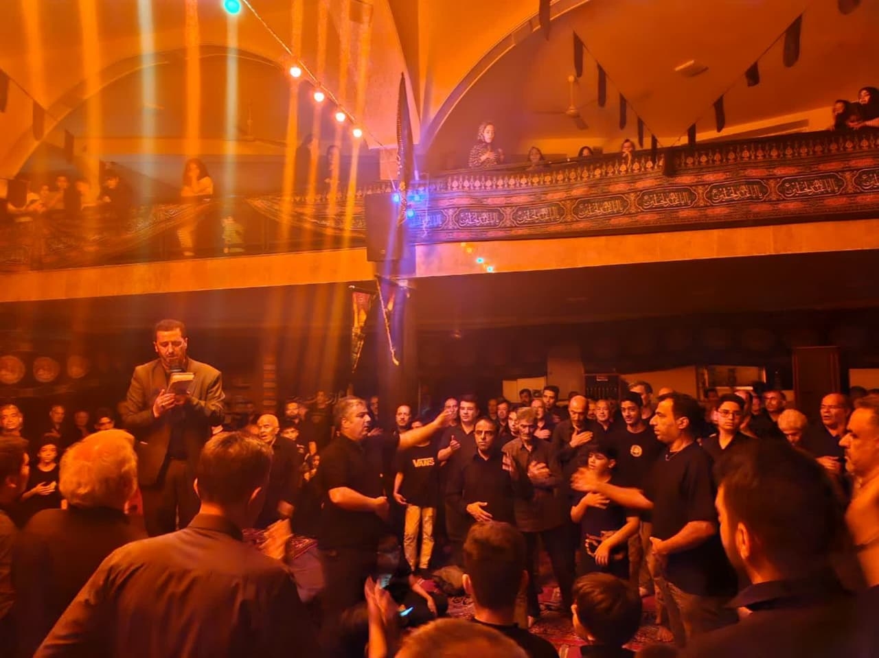 مراسم عزاداری وتعزیه شب تاسوعای حسینی روستای بیجگان جاسب با حضور دکتر نامی مشاور و دستیار ویژه وزیر کشور،مهندس گلشن سرپرست فرمانداری دلیجان، اشرفی سرپرست بخشداری مرکزی دلیجان، سرهنگ، چگینی فرمانده انتظامی دلیجان برگزار شد.