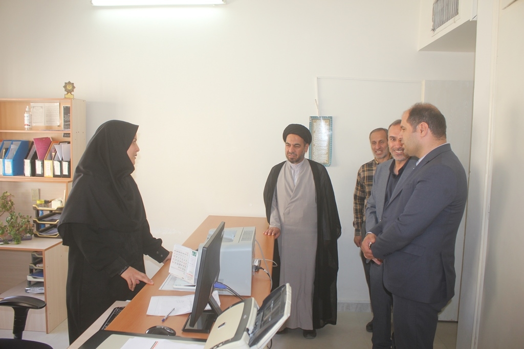 فرماندار و امام جمعه خمین از اداره بهزیستی شهرستان بازديد كردند
